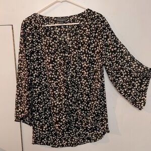 BOLD Elements Large Black & White pattern blouse.